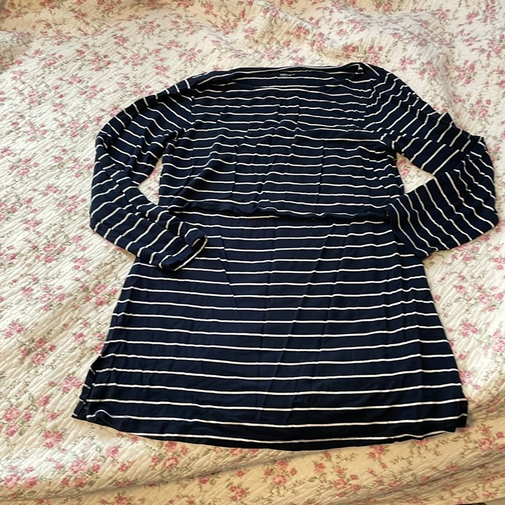 GAP nursing top
